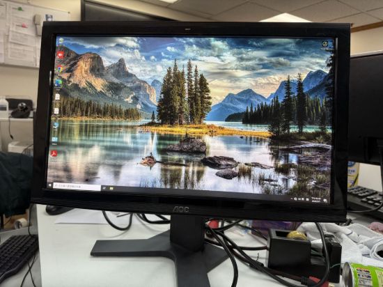 Picture of AOC e2241Vwa 21.5 " LCD MONITOR  Model : 215LM00009 (80% NEW,✌️✌️)
